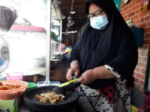 7 Fakta Ayam Geprek Bu Rum, Ayam Geprek Pertama di Indonesia