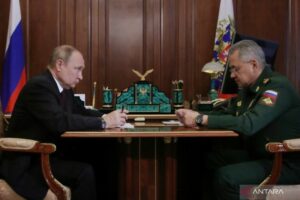 Putin Tantang Negara Barat untuk Kalahkan Rusia di Medan Perang