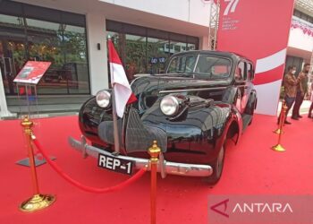 Buick, mobil dinas pertama Presiden Sukarno dipamerkan dalam pameran mobil kepresidenan dii Gedung Sarinah, Jakarta Pusat, Sabtu (13:8:2022) (ANTARA:Fathur Rochman)