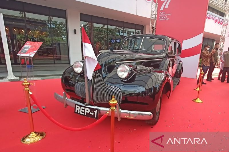 Buick, mobil dinas pertama Presiden Sukarno dipamerkan dalam pameran mobil kepresidenan dii Gedung Sarinah, Jakarta Pusat, Sabtu (13:8:2022) (ANTARA:Fathur Rochman)