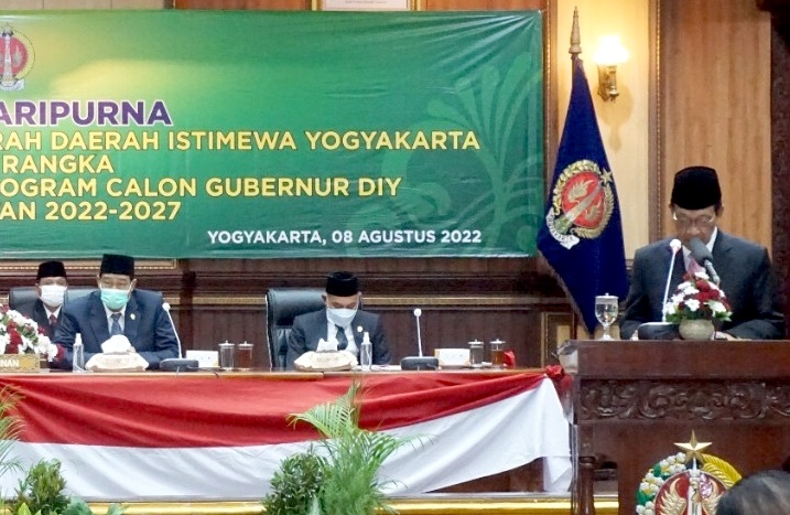 Gubernur DIY, Sri Sultan HB X menyampaikan visi dan misi 2022-2027 di DPRD DIY.