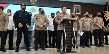 Kapolri Jenderal Pol. Listyo Sigit Prabowo mengumumkan Irjen Pol. Ferdy Sambo sebagai tersangka atas kasus tewasnya Brigadir Nofriansyah Yosua Hutabatara atau Brigadir J, di Mabes Polri, Jakarta, Selasa.