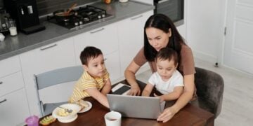 Psikolog Jelaskan Empat Strategi Digital Parenting
