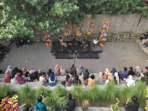 Mereka yang Memuliakan Pohon dengan Cara Mengenali Kembali Identitas Diri
