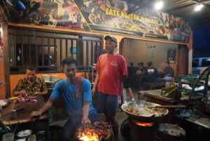 Iqbaal Ramadhan langganan makan di warung sate klathak Mak Adi