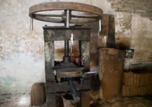 mesin pres pembuatan genteng