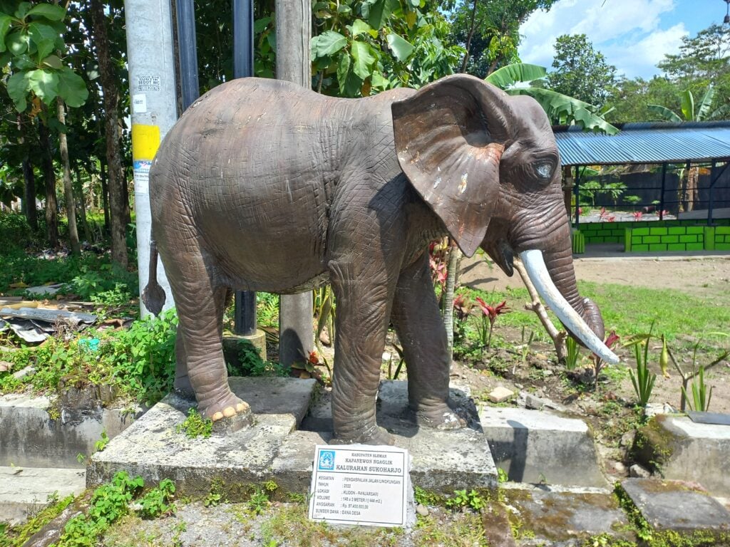 patung gajah di sleman mojok.co