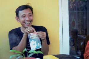 Novel Fredy S jadi karya yang laris di tahun 1980-an hingga tahun 1990-an, bahkan di kota-kota kecil. (F Daus AR/Mojok.Co)