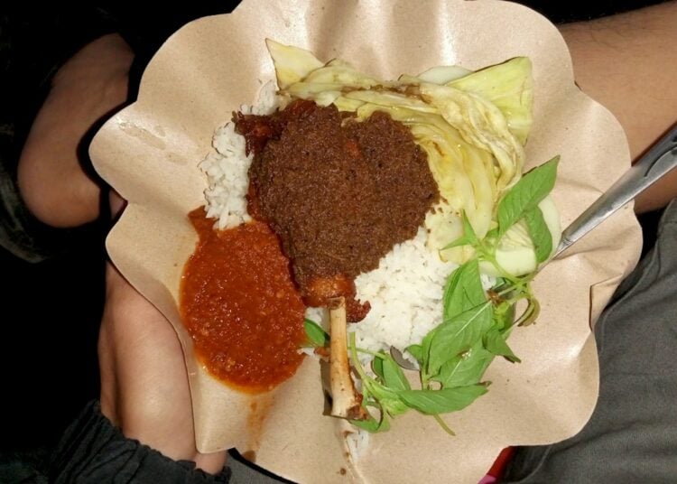 Satu porsi Nasi Minyak. - MOJOK.CO