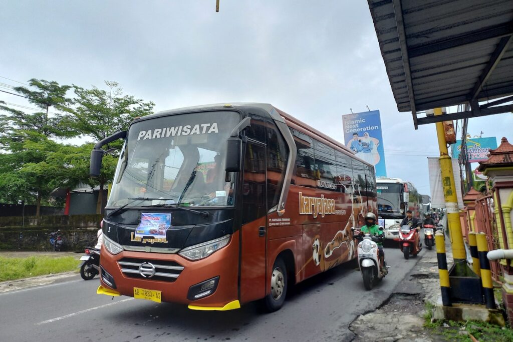 Mencari Petualangan di Balik Kemudi: Lowongan Sopir Bus Pariwisata untuk Anda yang Berjiwa Petualang