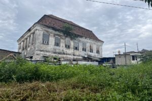 Asal Usul Nama Gedung yang dianggap angker di Surabaya yang Nggak Banyak Orang Tahu. MOJOK.CO