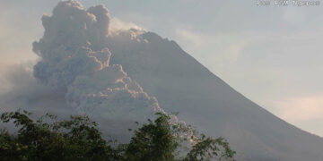 Luncuran awan panas erupsi Gunung Merapi (BPPTKG) MOJOK.CO