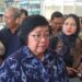 Menteri LHK, Siti Nurbaya menjelaskan tentang kerusakan Ranca Upas disela meresmikan Pusat Ilmu Kebumian SNC di Fakultas Geografi UGM. MOJOK.CO