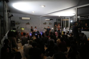 Mojok PutCast Live on Stage 4 Jam Bikin Penonton Bertahan Sampai Lewat Tengah Malam