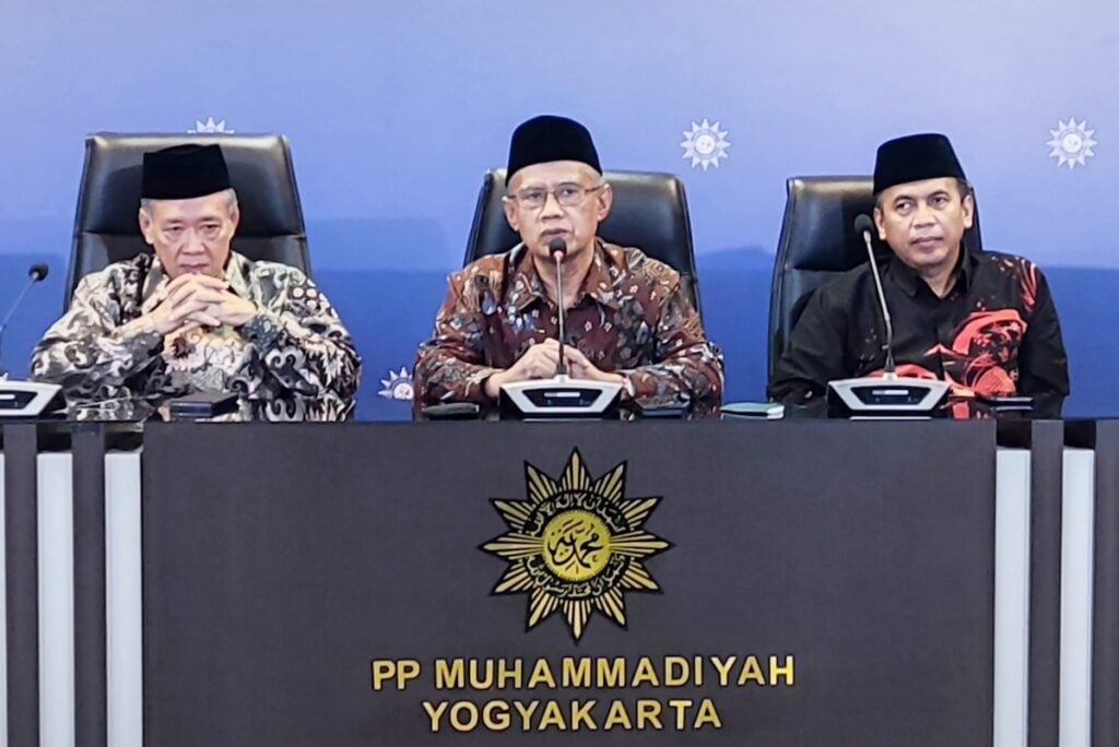 Ketua Umum PP Muhammadiyah, Haedar Nashir dan pimpinan lain menyampaikan 1 Syawal 1444 H di Kantor PP Muhammadiyah Yogyakarta, Selasa (18/04/2023) petang. MOJOK.CO