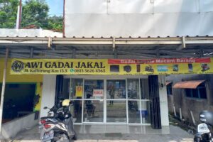 Salah satu tempat pegadaian di Jalan Kaliurang yang jadi jujugan mahasiswa. MOJOK.CO