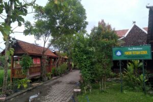 Suasana pondok khusus ODGJ, Tetirah Zikir di Dusun Kuton Tegaltirto Brebah Sleman Yogyakarta. MOJOK.CO