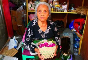 Cerita Mbah Mardi, Penjual Bunga Tabur dari Klaten 40 Tahun Bertahan di Pasar Beringharjo