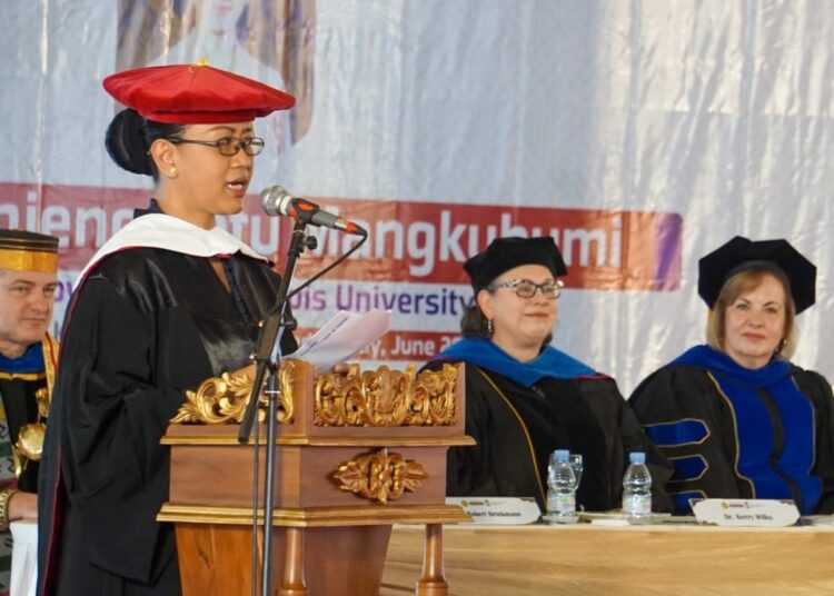 Berperan dalam Bidang Kemanusiaan, GKR Mangkubumi Dianugerahi Gelar Doktor HC dari NIU. MOJOK.CO