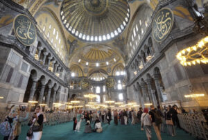 Mozaik serafin di bagian kubah dalam Hagia Sophia. MOJOK.CO