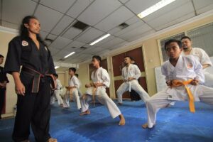 Latihan Keras Pencak Silat Tenaga Dasar, Perguruan Yayan Ruhian yang Disegani di Luar Negeri   