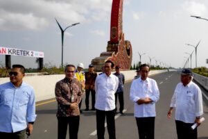 Sepanjang 556 Meter, Presiden Jokowi Resmikan Jembatan Kretek 2. MOJOK.CO