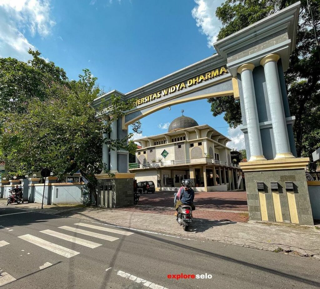 kampus di klaten mojok.co