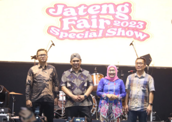 Jateng Fair 2023 Dibuka, Wagub Minta Pelestarian Batik Terus Digalakkan. MOJOK.CO