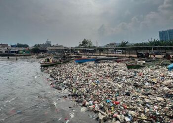 Sukses Ajak Ribuan Orang Bersihin Pantai Terkotor, Siapakah Pandawara Group? MOJOK.CO