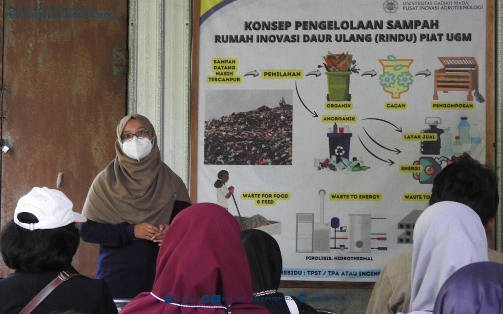 Sejumlah Upaya UGM Atasi Persoalan Sampah DIY Sejak 2011. MOJOK.CO