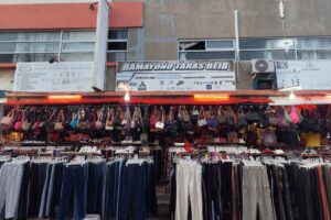 Pasar Taras, salah satu destinasi mencari pakaian bekas di Batam. MOJOK.CO