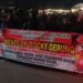 Sudah Menuju Lokasi Diskusi di Jogja, Rocky Gerung Pilih Pulang karena Massa Mengadang. MOJOK.CO