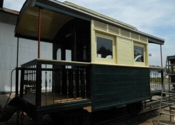 Kereta kayu yang digunakan untuk inspeksi di lintas Madura. (Dok: heritage.kai.id)