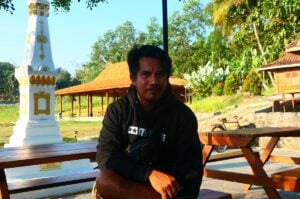 Ibra Muhammad Ijal pemilik YouTube Jejak Bang Ibra, kehilangan banyak hal membuatnya menelusuri daerah terpencil di Pulau Jawa. MOJOK.CO