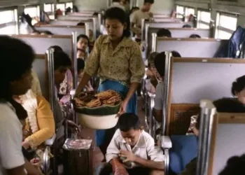 Nostalgia 3 Kuliner Kereta Api Tempo Dulu yang Secara Tampilan Sad Food tapi Rasa Yahud mojok.co