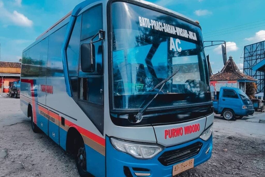 Bus Purwo Widodo: Makin Menua tapi Jadi Satu-Satunya Andalan Rute Wonogiri-Jogja MOJOK.CO