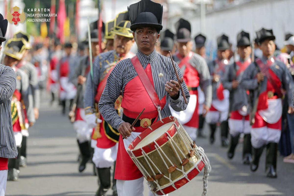 Keraton Yogyakarta memiliki korps prajurit musik. Alat musik yang digunakan yaitu tambur, suling, slompret, bendhe (besar dan kecil), pui-pui, ketipung, kecer, dan dhodhog MOJOK.CO