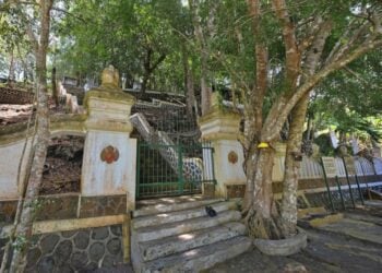 Kembang Lampir: Petilasan Raja Mataram di Gunugkidul yang Selalu Ramai Jelang Pemilu. Khususnya para caleg yang mencari wahyu. MOJOK.CO