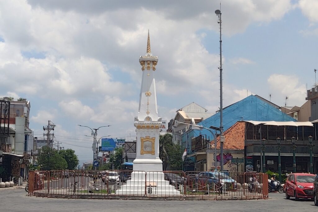 Sumbu Filosofi Ditetapkan Jadi Warisan Budaya Dunia, Rumah yang Menempel Benteng Keraton Dikosongkan MOJOK.CO