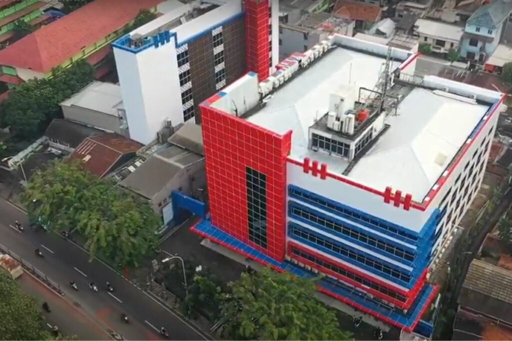 Universitas MH Thamrin, Dari Tempat Kursus Menjadi Universitas MOJOK