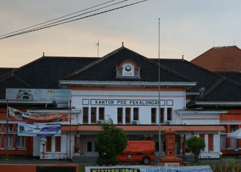 Kantor Pos Pekalongan: Bangunan Bersejarah yang Penting, namun Diabaikan Warga Kotanya Sendiri MOJOK.CO