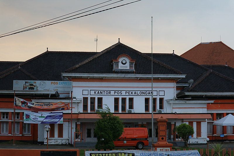 Kantor Pos Pekalongan: Bangunan Bersejarah yang Penting, namun Diabaikan Warga Kotanya Sendiri MOJOK.CO