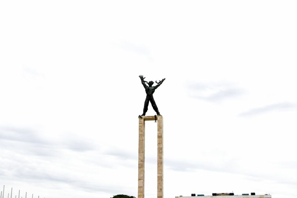 Lapangan Banteng, Sejarah Trikora dan Pembebasan Irian Barat (foto Hanan Ismu Azhar:Unsplash)