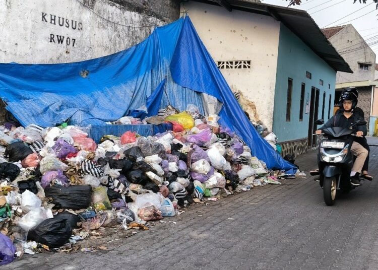 TPST Piyungan Ditutup Total, Kabupaten dan Kota Jogja Wajib Cari Solusi Sampah Sendiri MOJOK.CO