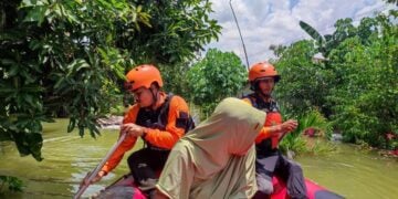 Banjir Melanda Demak, Dompet Dhuafa Jawa Tengah Dirikan Pos Hangat MOJOK.CO