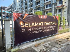 Di TPS, Mahasiswa UGM Ekspresikan Kekecewaan Terhadap Pemfitnah Kampus pada Momen Nyoblos Pertama Kali