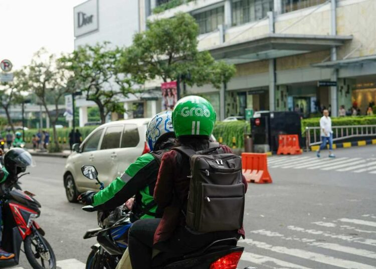 Driver Grab Surabaya Sengak dan Nggak Asyik Diajak Ngobrol, Cuma Ramah ke Cewek Good Looking MOJOK.CO