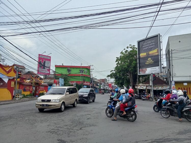 Simpang Lima Krian Semrawut MOJOK.CO