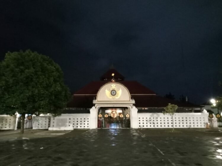 Tarawih Tengah Malam di Masjid Gedhe Kauman, Jogja MOJOK.CO