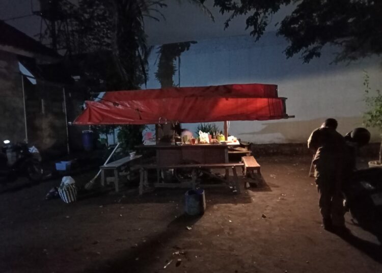 Penjual Angkringan Jogja Dibandingkan dengan Adik yang Kerja di Bandung MOJOK.CO